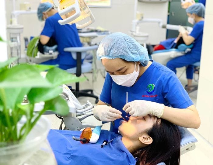  trồng 2 răng cửa giá bao nhiêu