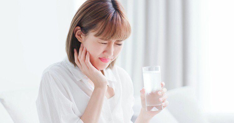 niềng răng trong suốt có đau ko​