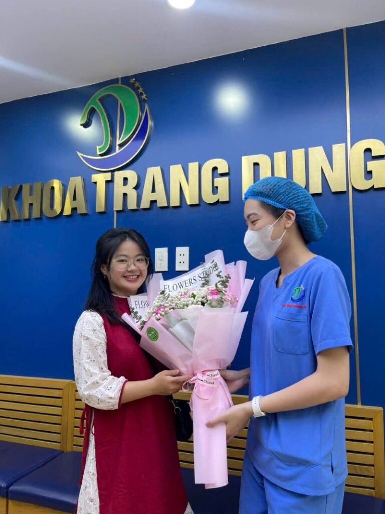 Bảng Giá Niềng Răng Trong Suốt Giá Rẻ, Chất Lượng Năm 2025 Khách hàng niềng răng tại Nha khoa Trang Dung