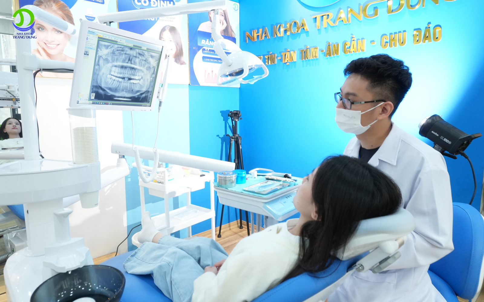 bác sĩ tư vấn chữa đau răng